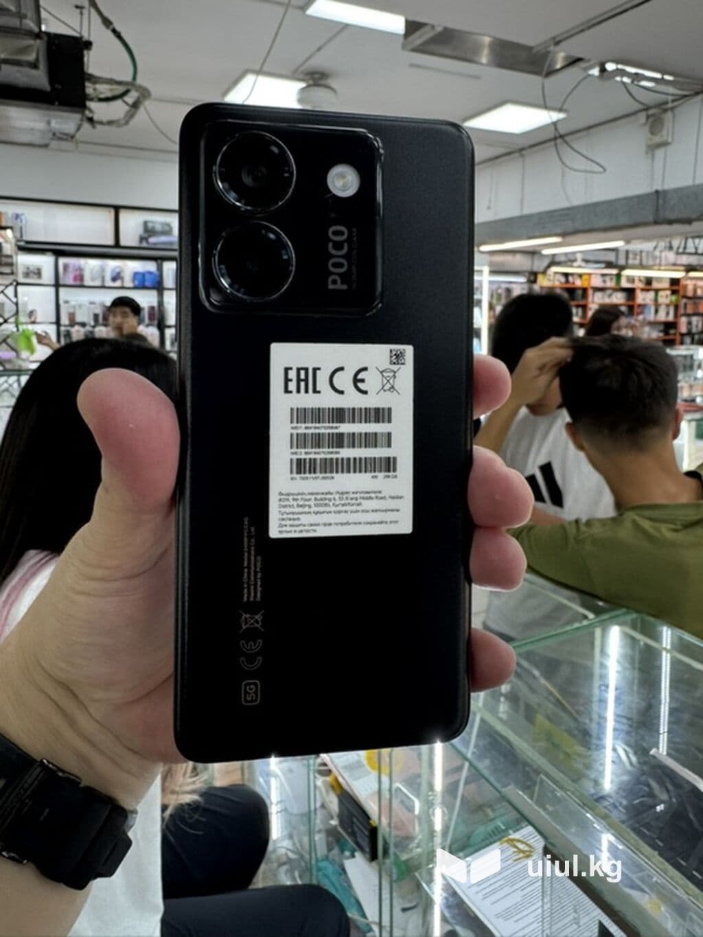 Смартфон POCO M7 Pro 5G - Экран с тонкими рамками и центральным