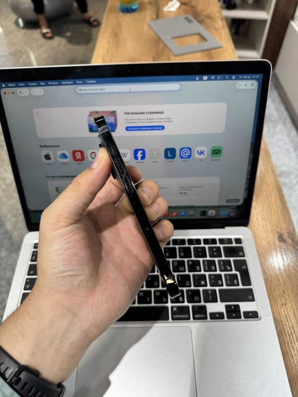 IPhone 14 Pro, Б/у, 256 ГБ, Jet Black, Защитное стекло, Чехол, 86 % 3 из 6