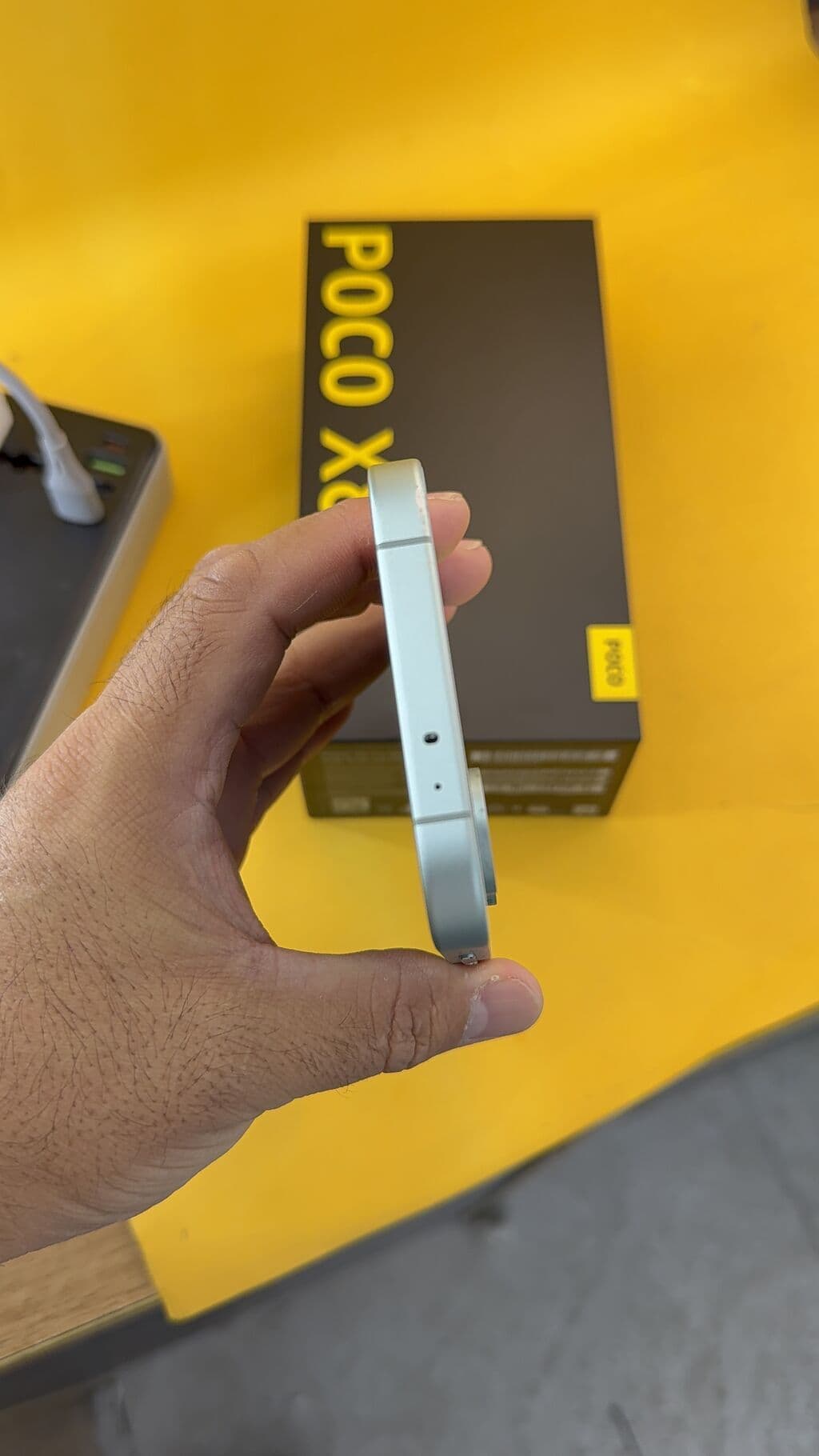 Poco X8 Pro, Б/у, 256 ГБ, 2 SIM, eSIM 10 из 15