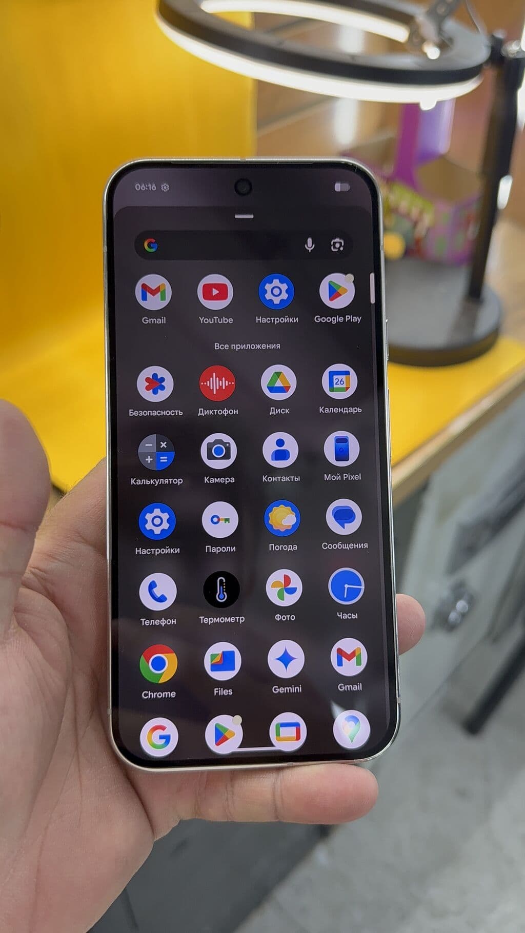Google Pixel 10 Pro XL, Б/у, 256 ГБ, 1 SIM, eSIM 11 из 12