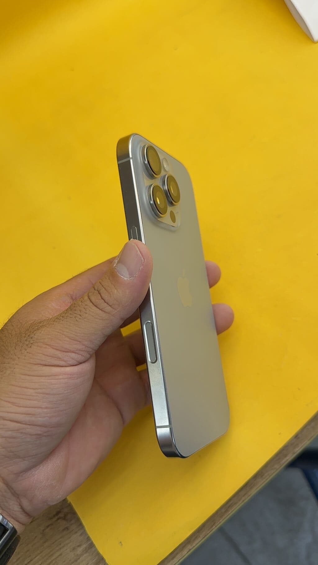 IPhone 16 Pro, Б/у, 128 ГБ, 83 % 7 из 11