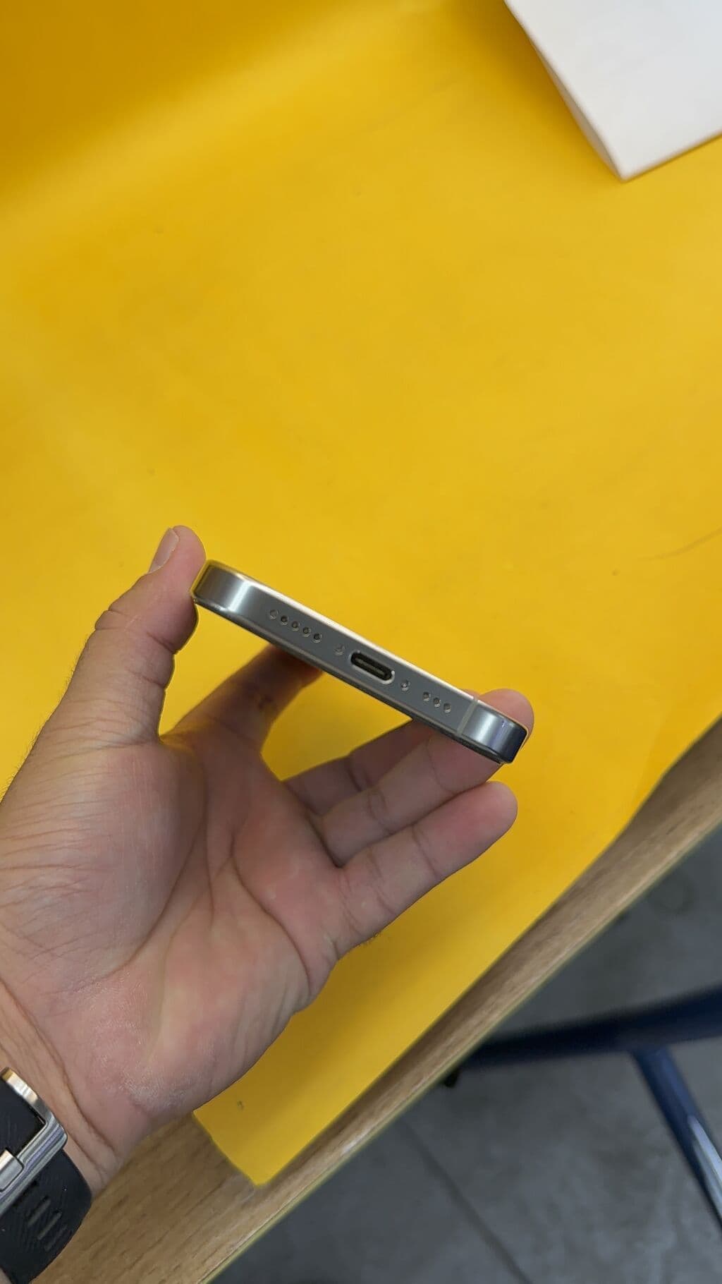 IPhone 16 Pro, Б/у, 128 ГБ, 83 % 8 из 11