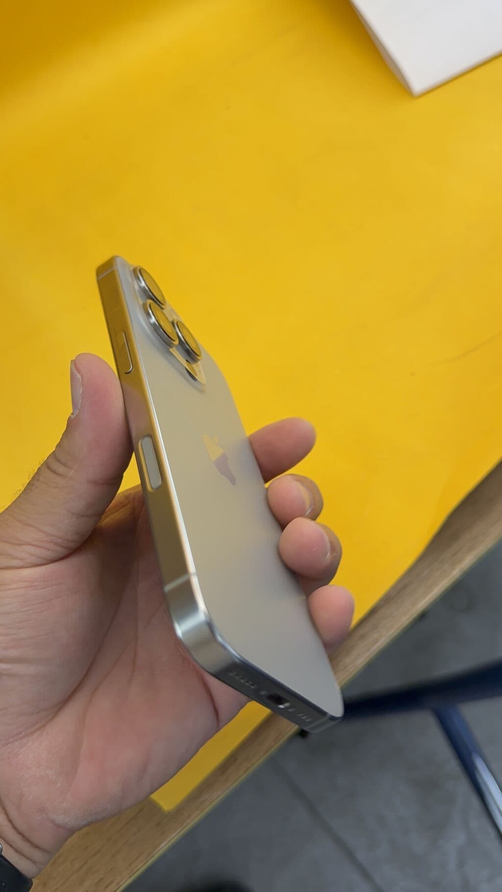 IPhone 16 Pro, Б/у, 128 ГБ, 83 % 9 из 11