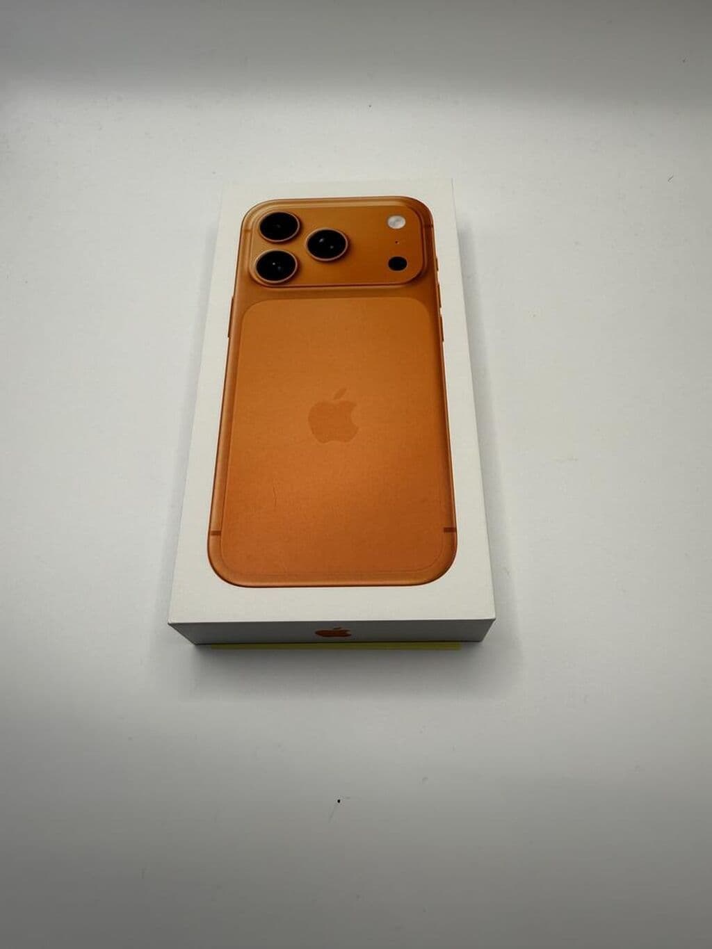 IPhone 17 Pro, Новый, 256 ГБ, Оранжевый, Кабель, 100 % 1 из 1