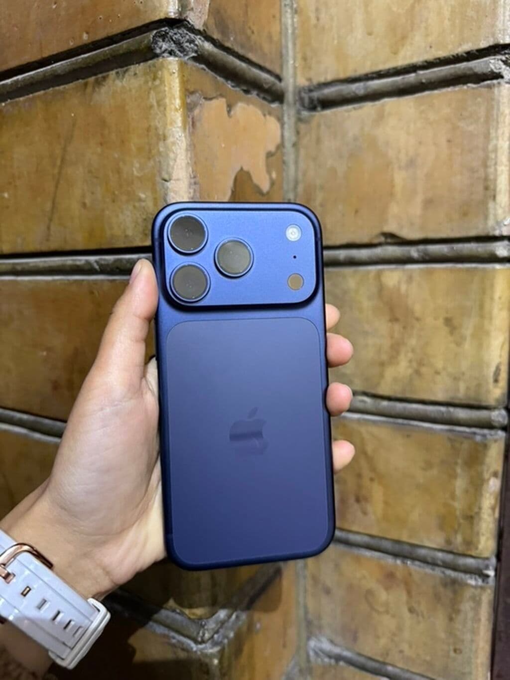 IPhone 17 Pro, Новый, 256 ГБ, Защитное стекло, Кабель, Чехол, В рассрочку 1 из 7