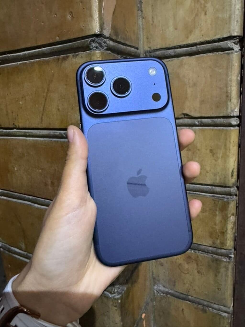 IPhone 17 Pro, Новый, 256 ГБ, Защитное стекло, Кабель, Чехол, В рассрочку 2 из 7