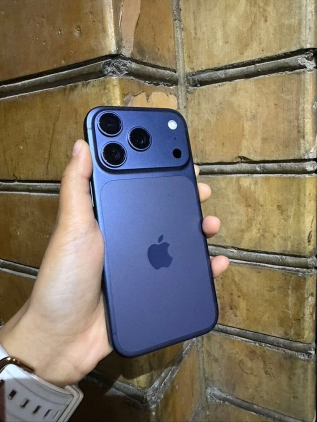 IPhone 17 Pro, Новый, 256 ГБ, Защитное стекло, Кабель, Чехол, В рассрочку 3 из 7