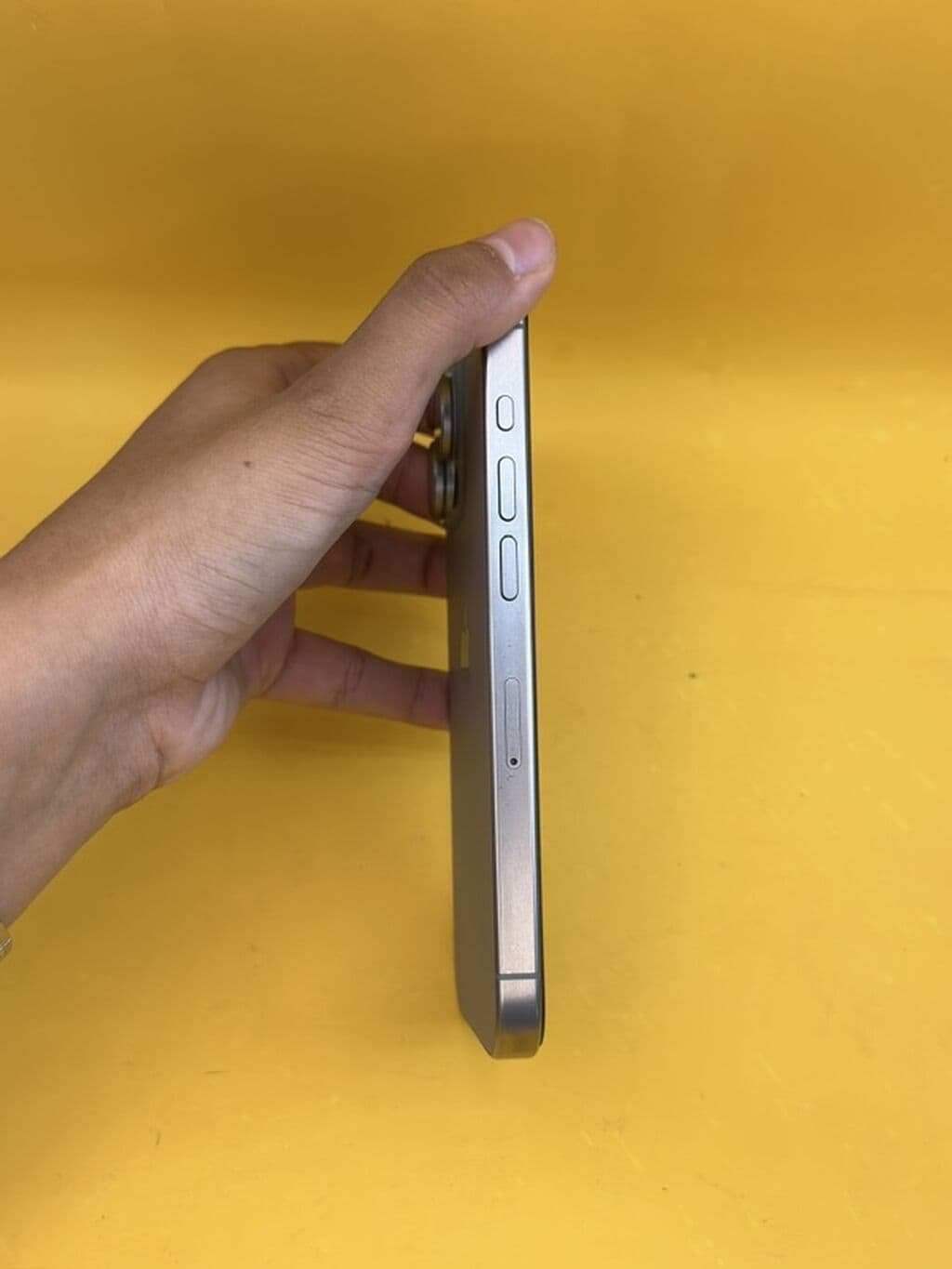 IPhone 15 Pro, Б/у, 256 ГБ, Natural Titanium, В рассрочку, 81 % 3 из 6