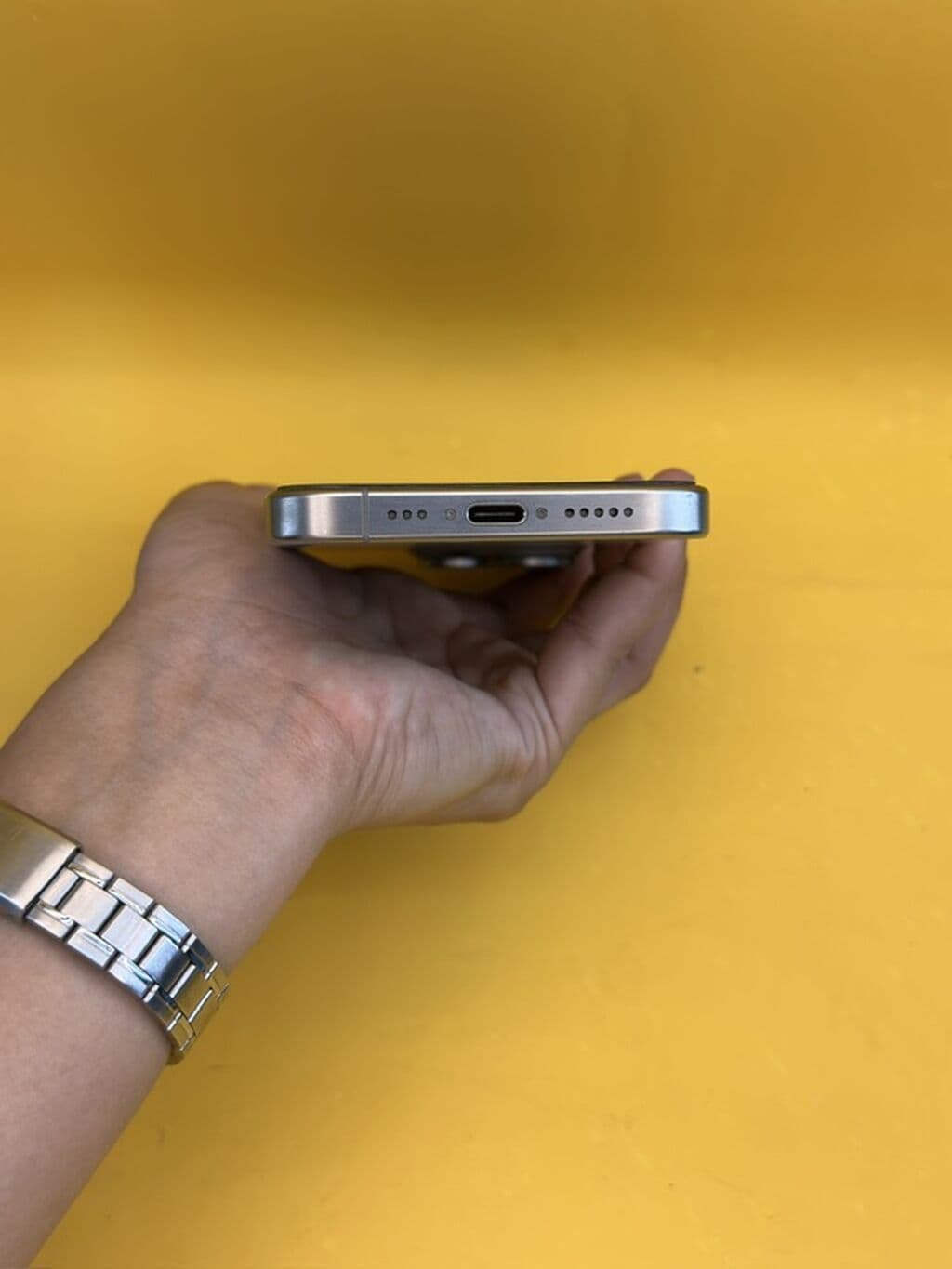 IPhone 15 Pro, Б/у, 256 ГБ, Natural Titanium, В рассрочку, 81 % 4 из 6