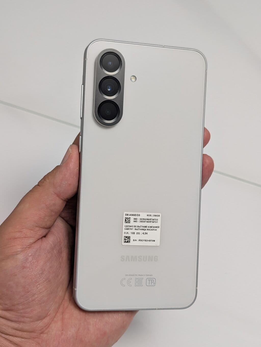 Samsung Galaxy A56 5G, Б/у, 256 ГБ, цвет - Белый, 2 SIM 2 из 7