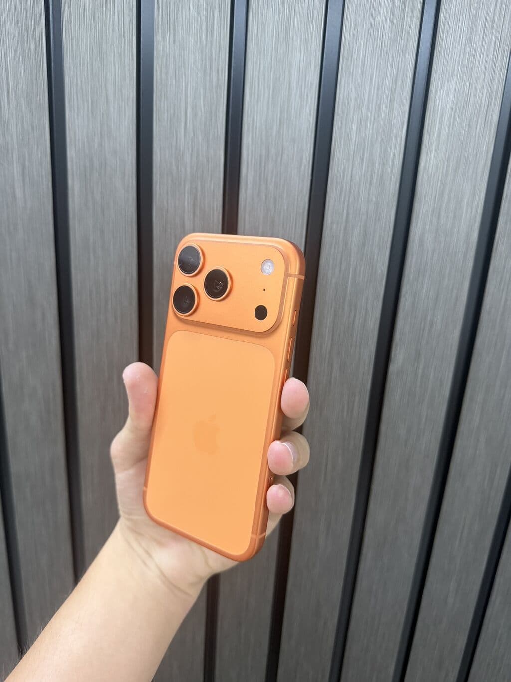 IPhone 17 Pro, Б/у, 512 ГБ, Оранжевый, Защитное стекло, Чехол, Коробка, В рассрочку, 100 % 1 из 4