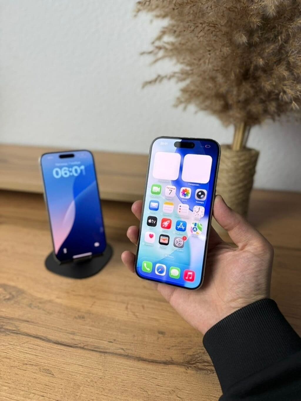 IPhone 15 Pro, Б/у, 128 ГБ, Natural Titanium, Кабель, Зарядное устройство, Защитное стекло, 85 % 2 из 6