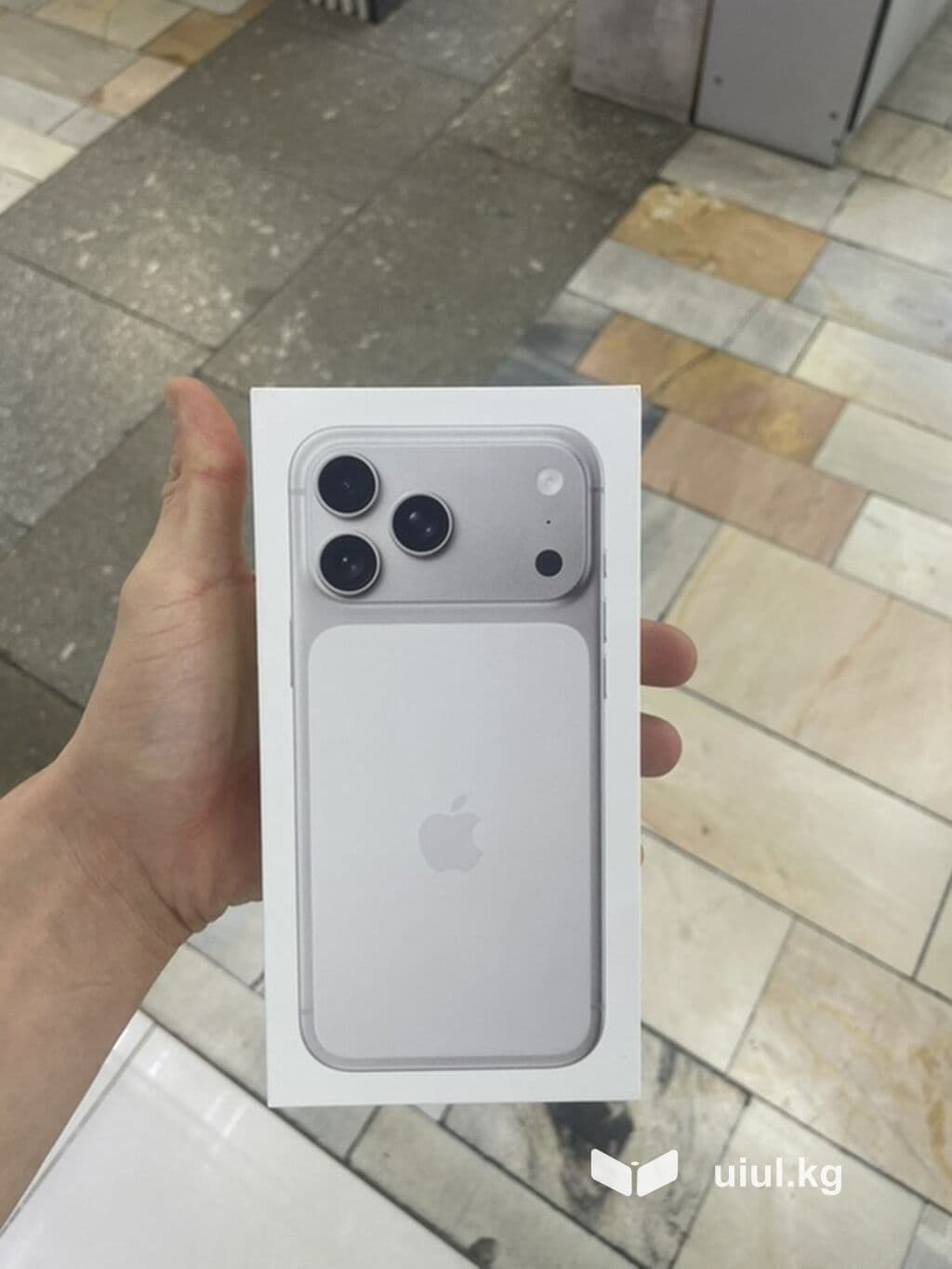 IPhone 17 Pro Max, 256 ГБ, цвет Silver (серебристый). Модель A2954 1 из 4