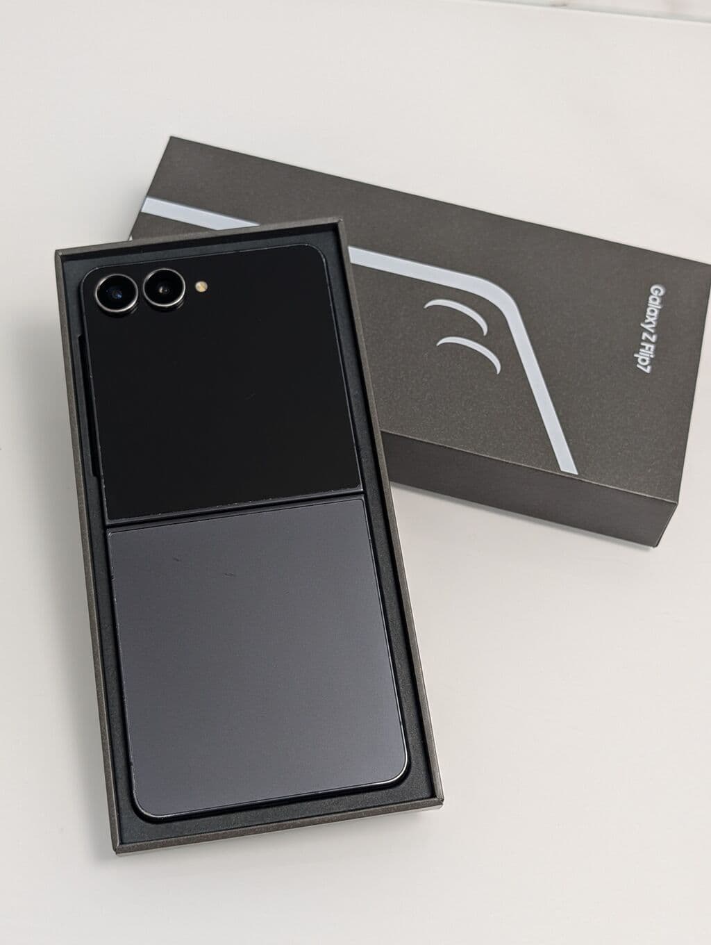 Samsung Galaxy Z Flip7, Б/у, 512 ГБ, цвет - Черный, 2 SIM