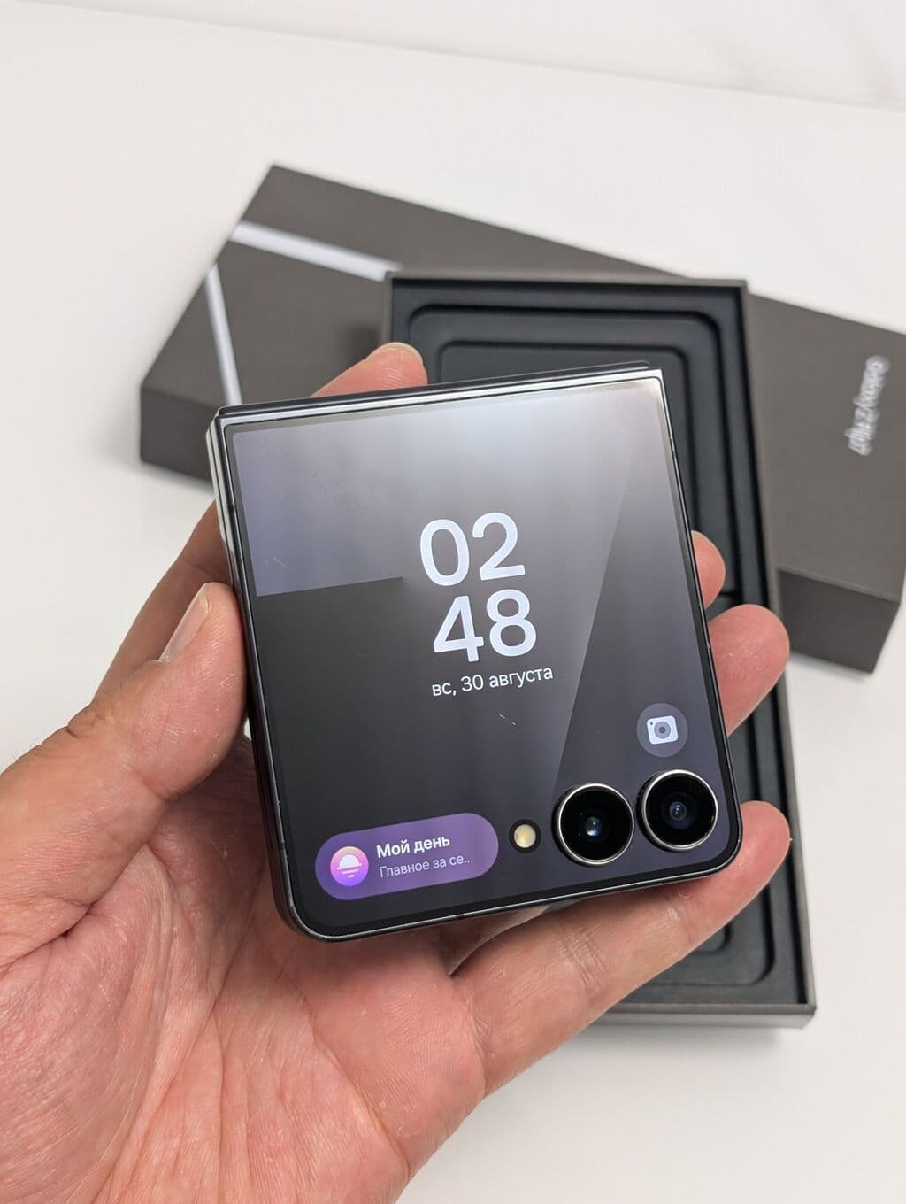 Samsung Galaxy Z Flip7, Б/у, 512 ГБ, цвет - Черный, 2 SIM 5 из 12