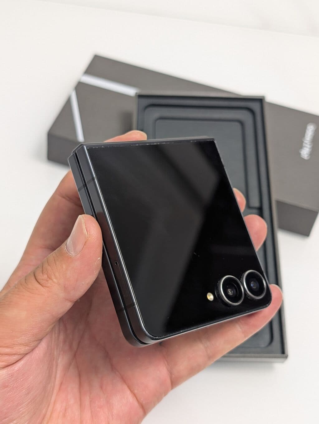 Samsung Galaxy Z Flip7, Б/у, 512 ГБ, цвет - Черный, 2 SIM 6 из 12