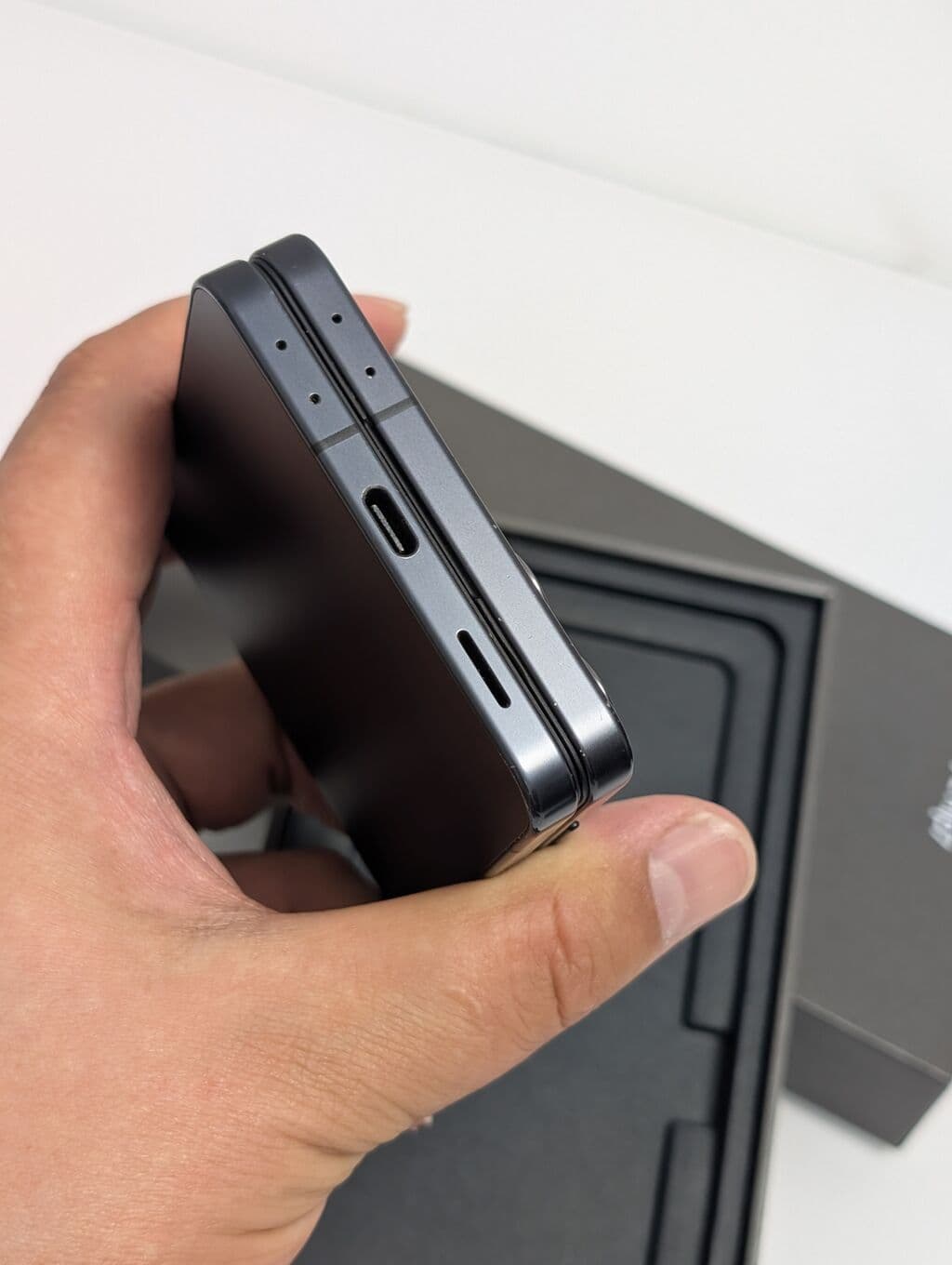 Samsung Galaxy Z Flip7, Б/у, 512 ГБ, цвет - Черный, 2 SIM 8 из 12