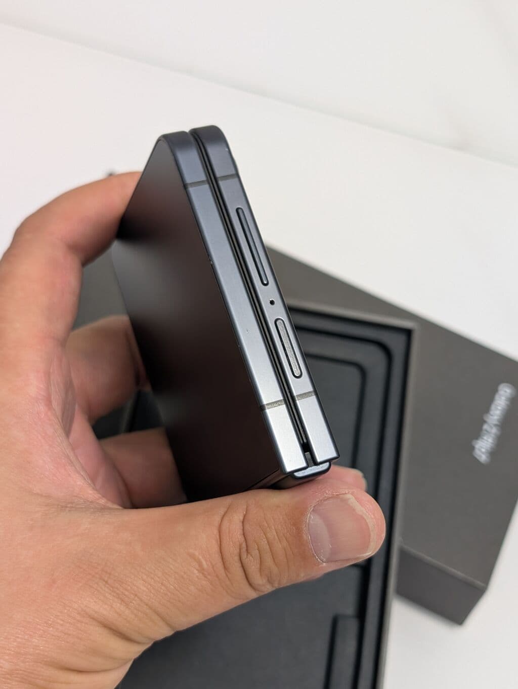 Samsung Galaxy Z Flip7, Б/у, 512 ГБ, цвет - Черный, 2 SIM 9 из 12