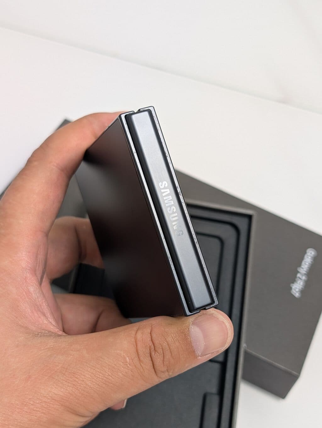 Samsung Galaxy Z Flip7, Б/у, 512 ГБ, цвет - Черный, 2 SIM 10 из 12