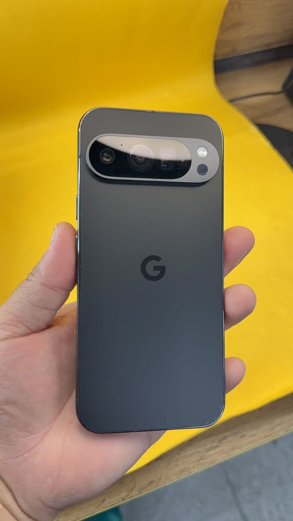 Google Pixel 9 Pro, Б/у, 512 ГБ, 1 SIM, eSIM 11 из 12