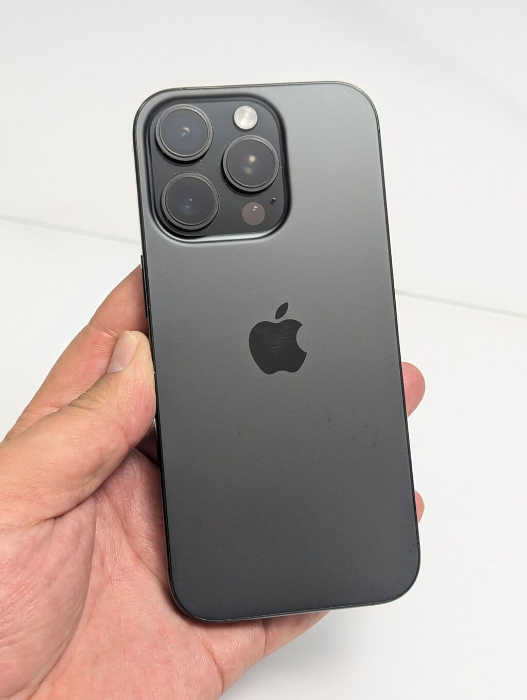 IPhone 16 Pro, Б/у, 512 ГБ, Black Titanium, Защитное стекло, Чехол, 89 %