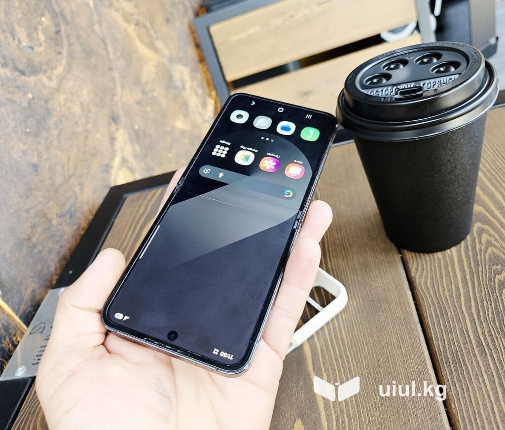 Samsung Galaxy Z Flip6, Б/у, 256 ГБ, цвет - Черный, 1 SIM, 2 SIM, eSIM 9 из 18