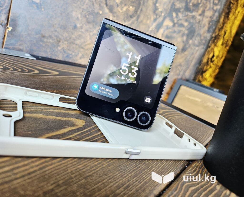 Samsung Galaxy Z Flip6, Б/у, 256 ГБ, цвет - Черный, 1 SIM, 2 SIM, eSIM 12 из 18