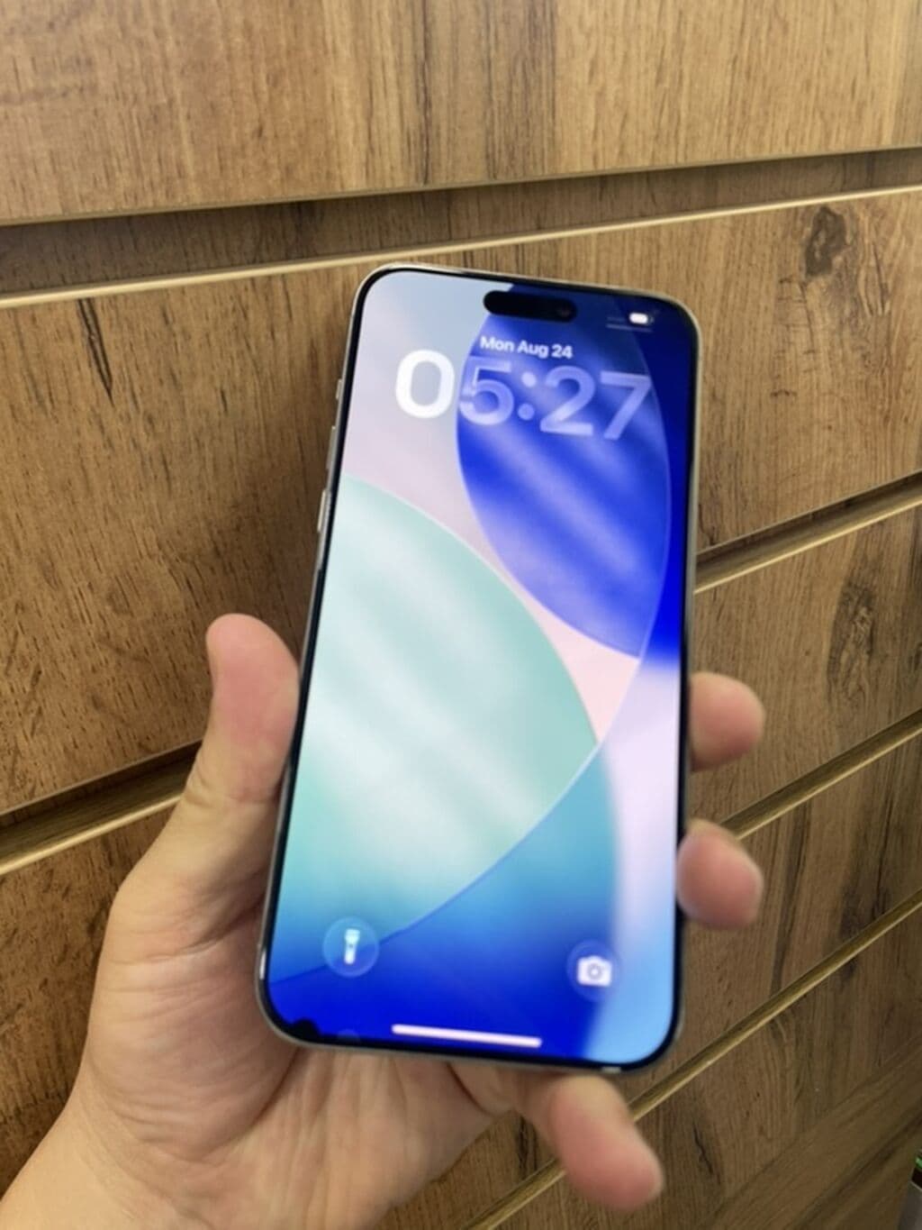 IPhone 15 Pro Max, титановый корпус (цвет светлый), модель MJTJ3J/A 2 из 5