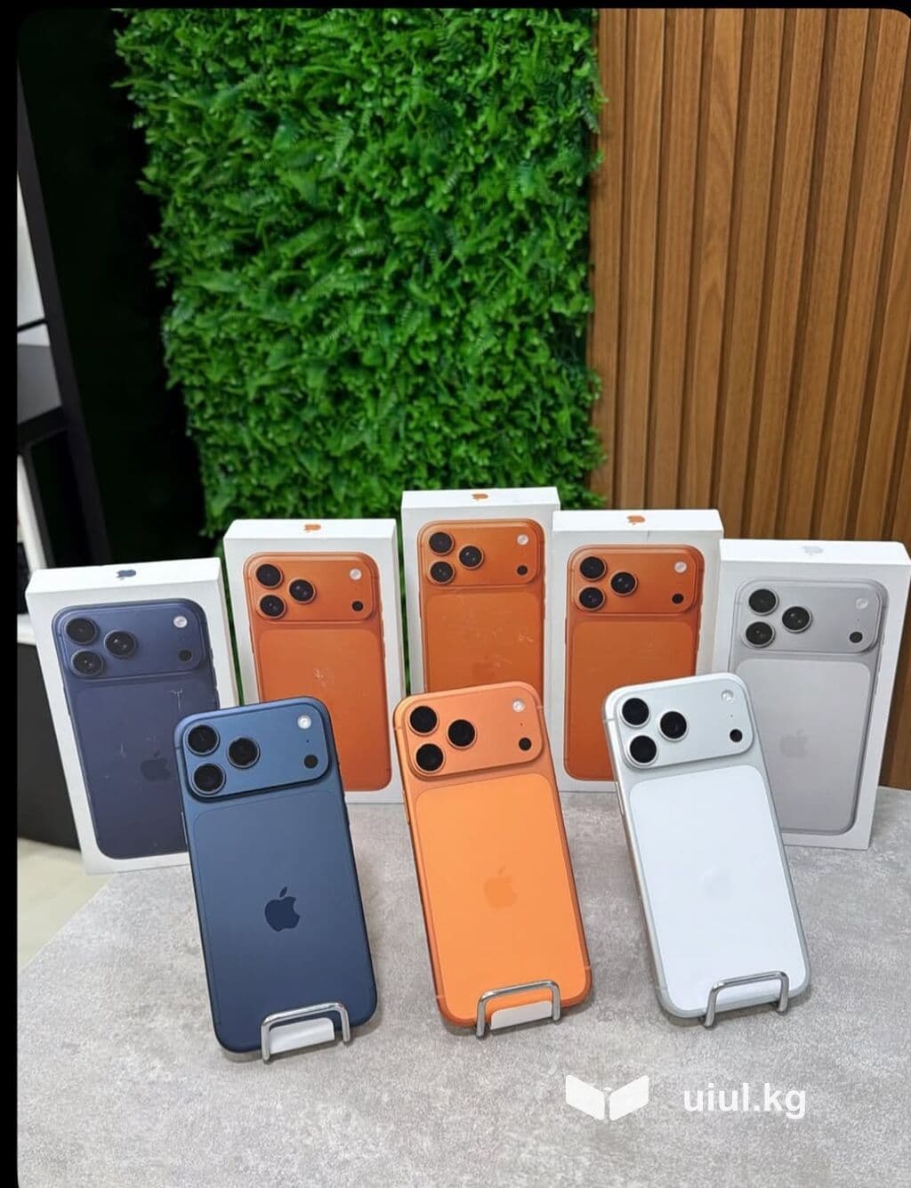 IPhone 17 Pro Max, Новый, 256 ГБ, Оранжевый 2 из 3