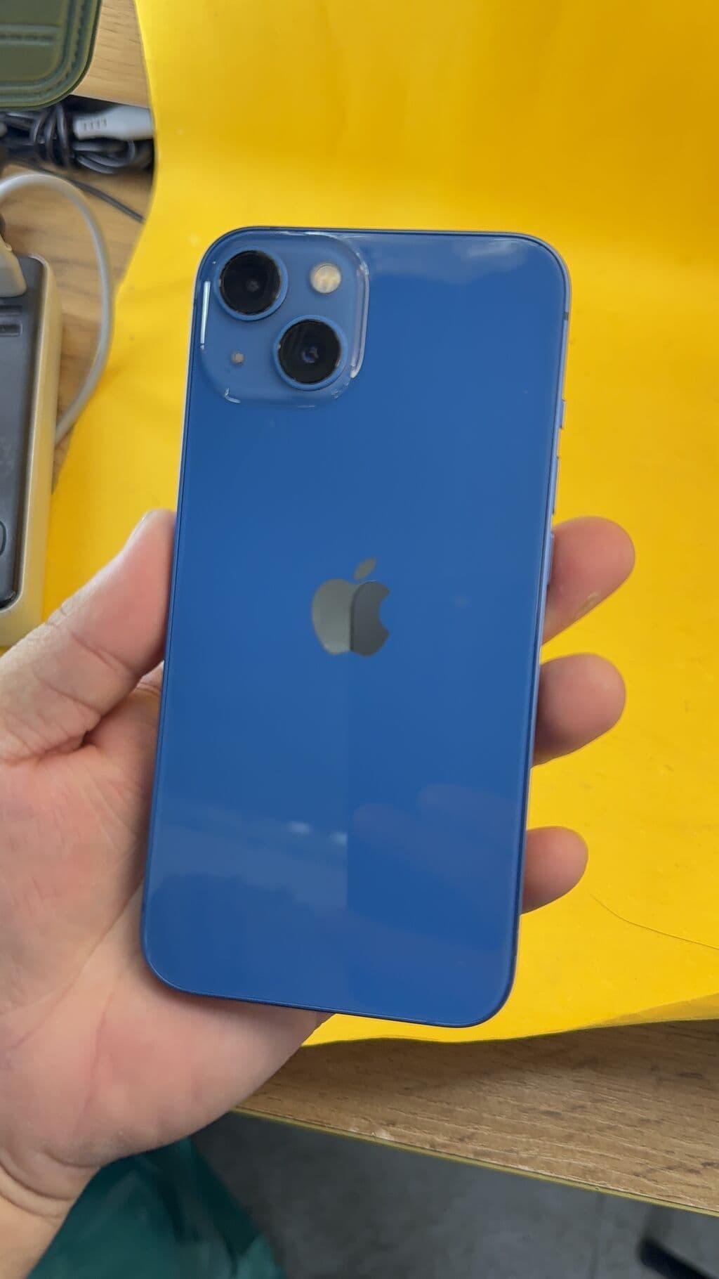 IPhone 13, Б/у, 128 ГБ, 85 % 4 из 13