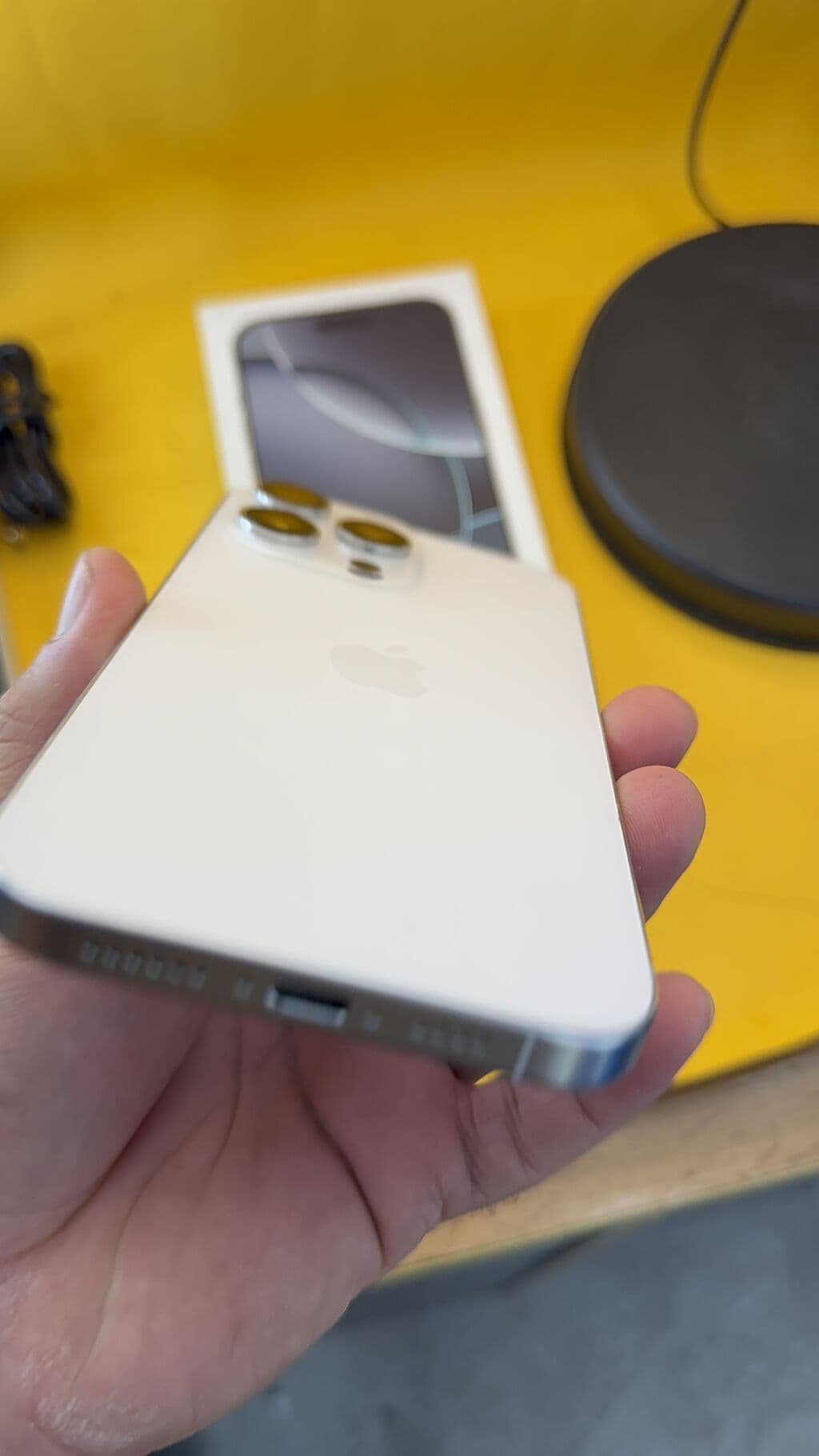 IPhone 16 Pro Max, Б/у, 256 ГБ, Коробка, 92 % 11 из 13