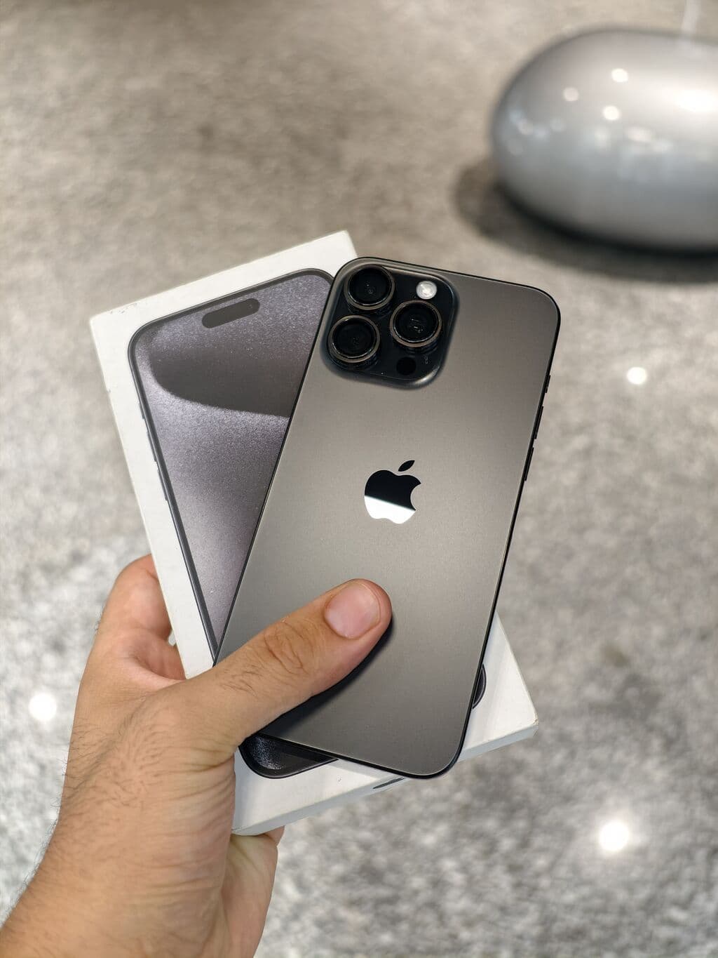 IPhone 15 Pro Max, Б/у, 256 ГБ, Black Titanium, Защитное стекло, Чехол, 86 %