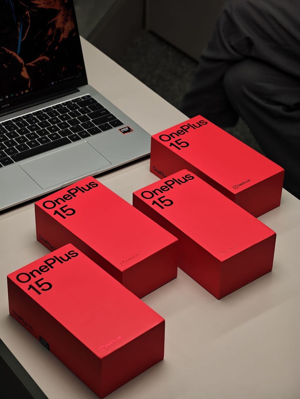 OnePlus 15, Новый, 256 ГБ, цвет - Черный, 2 SIM, eSIM 3 из 3