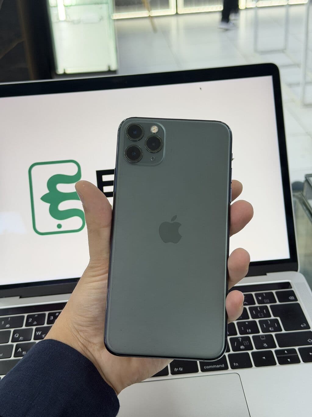 IPhone 11 Pro Max, Б/у, 256 ГБ, Зеленый, Защитное стекло, Чехол, В рассрочку, 100 %