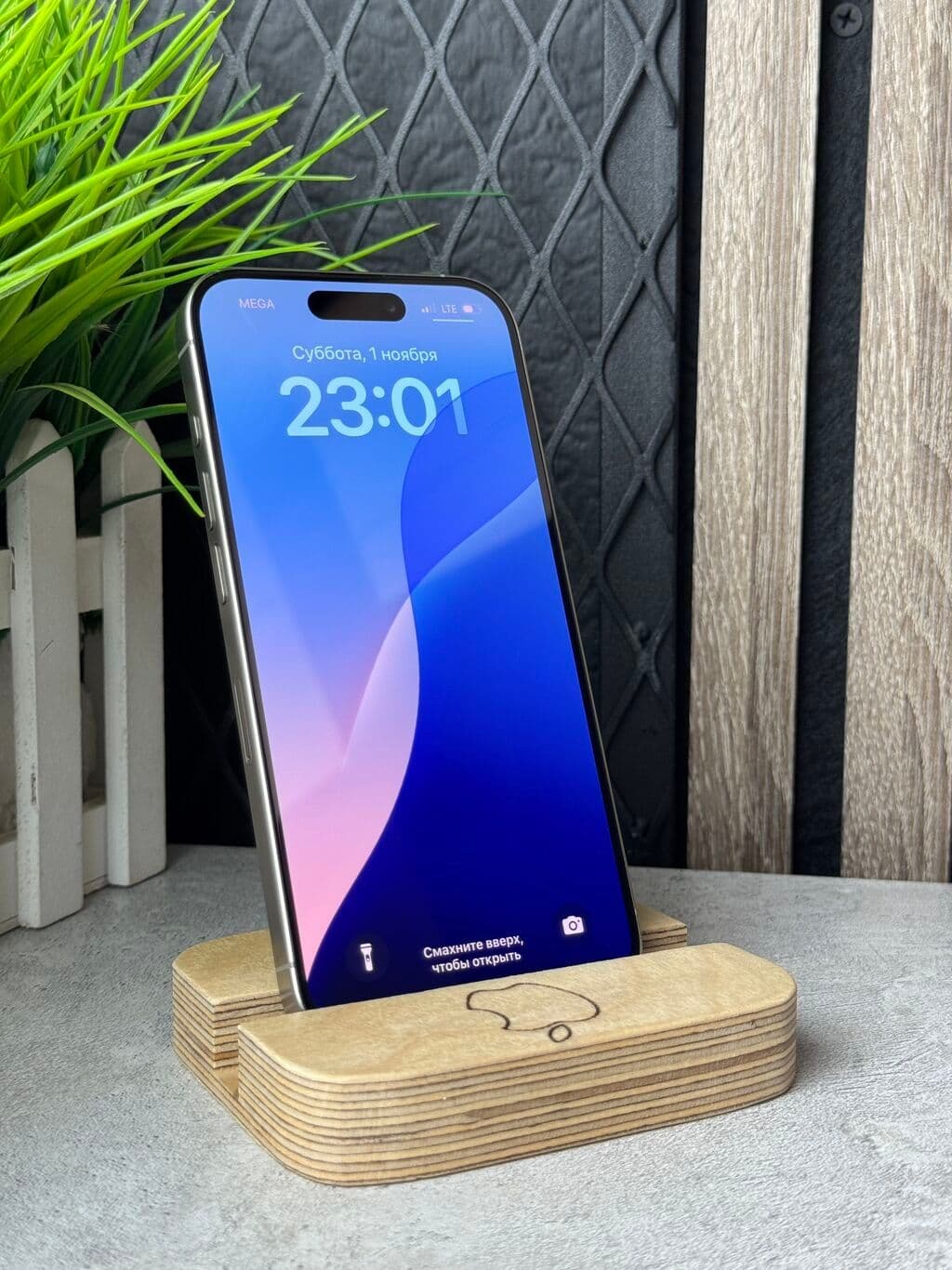 IPhone 15 Pro, Б/у, 256 ГБ, Natural Titanium, 86 % 3 из 8