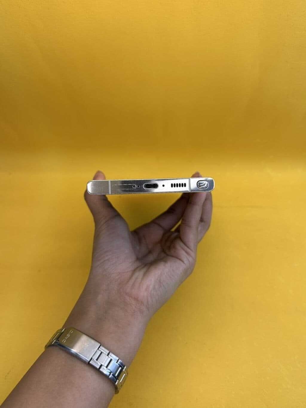 Samsung Galaxy S23 Ultra, Б/у, 256 ГБ, цвет - Бежевый, В рассрочку, 1 SIM 3 из 7
