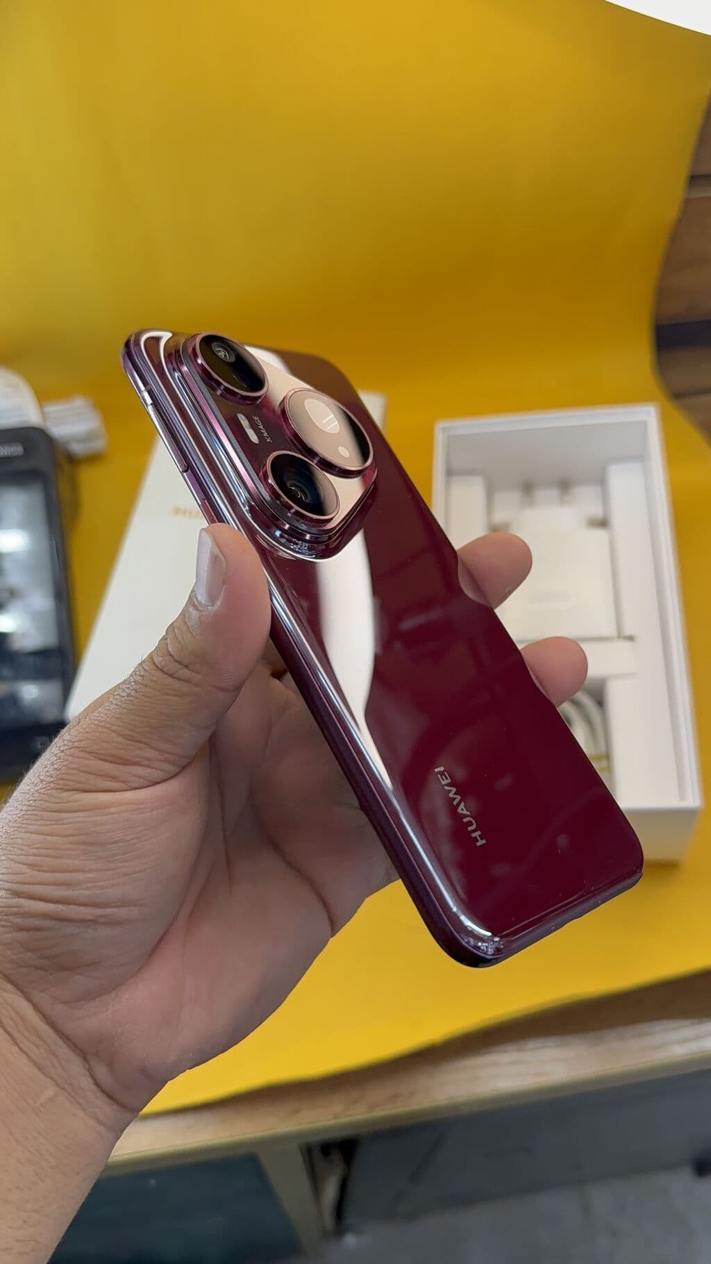 Huawei Pura 70 Ultra, Б/у, 512 ГБ, 2 SIM, eSIM 2 из 12
