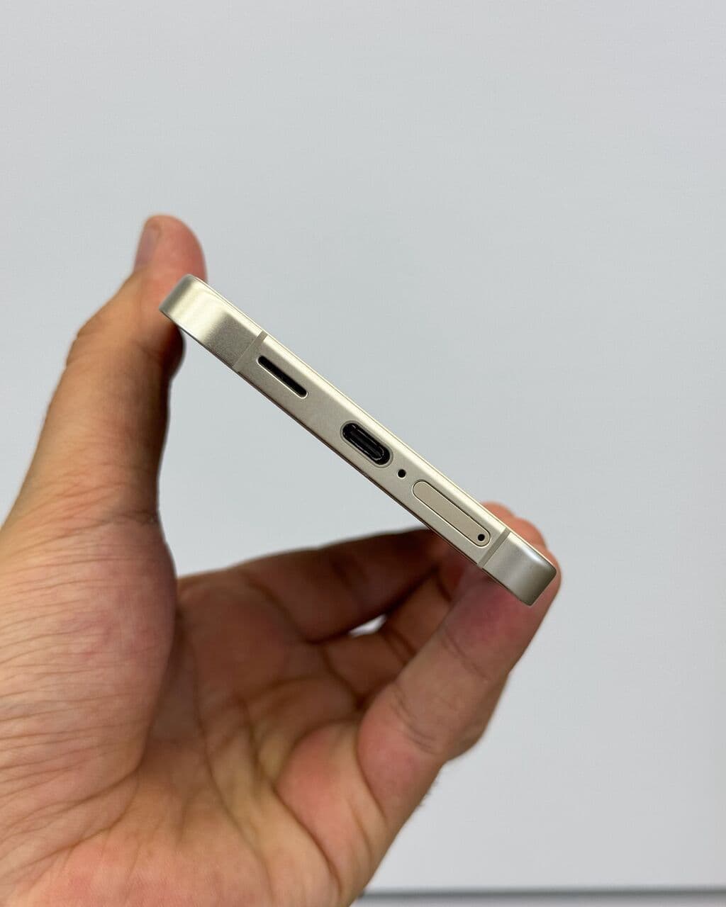 Samsung Galaxy S24+, Б/у, 256 ГБ, цвет - Бежевый, В рассрочку, 1 SIM, eSIM 4 из 6