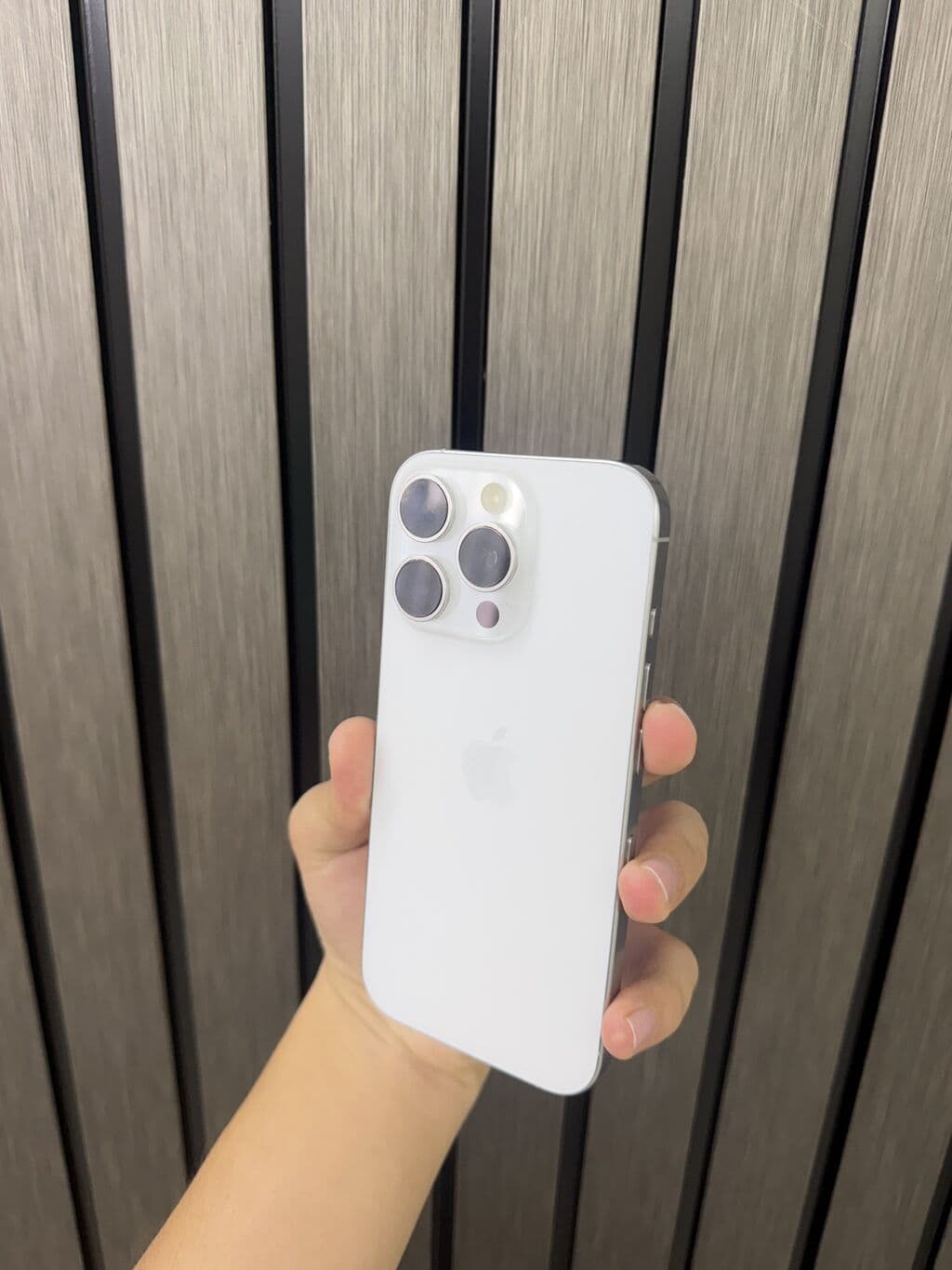 IPhone 16 Pro, Б/у, 128 ГБ, Белый, Защитное стекло, Чехол, Коробка, В рассрочку, 91 %