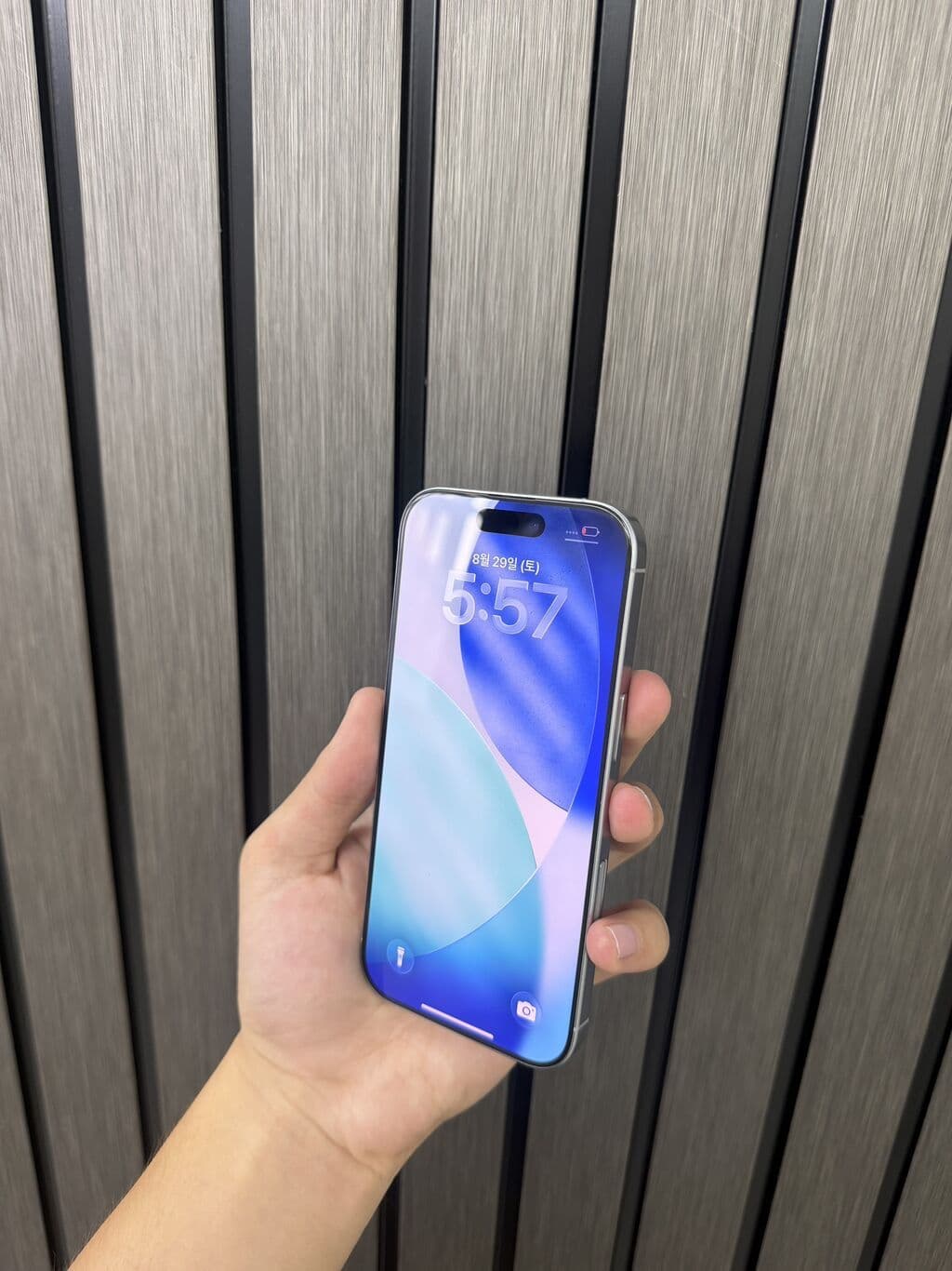IPhone 16 Pro, Б/у, 128 ГБ, Белый, Защитное стекло, Чехол, Коробка, В рассрочку, 91 % 2 из 4