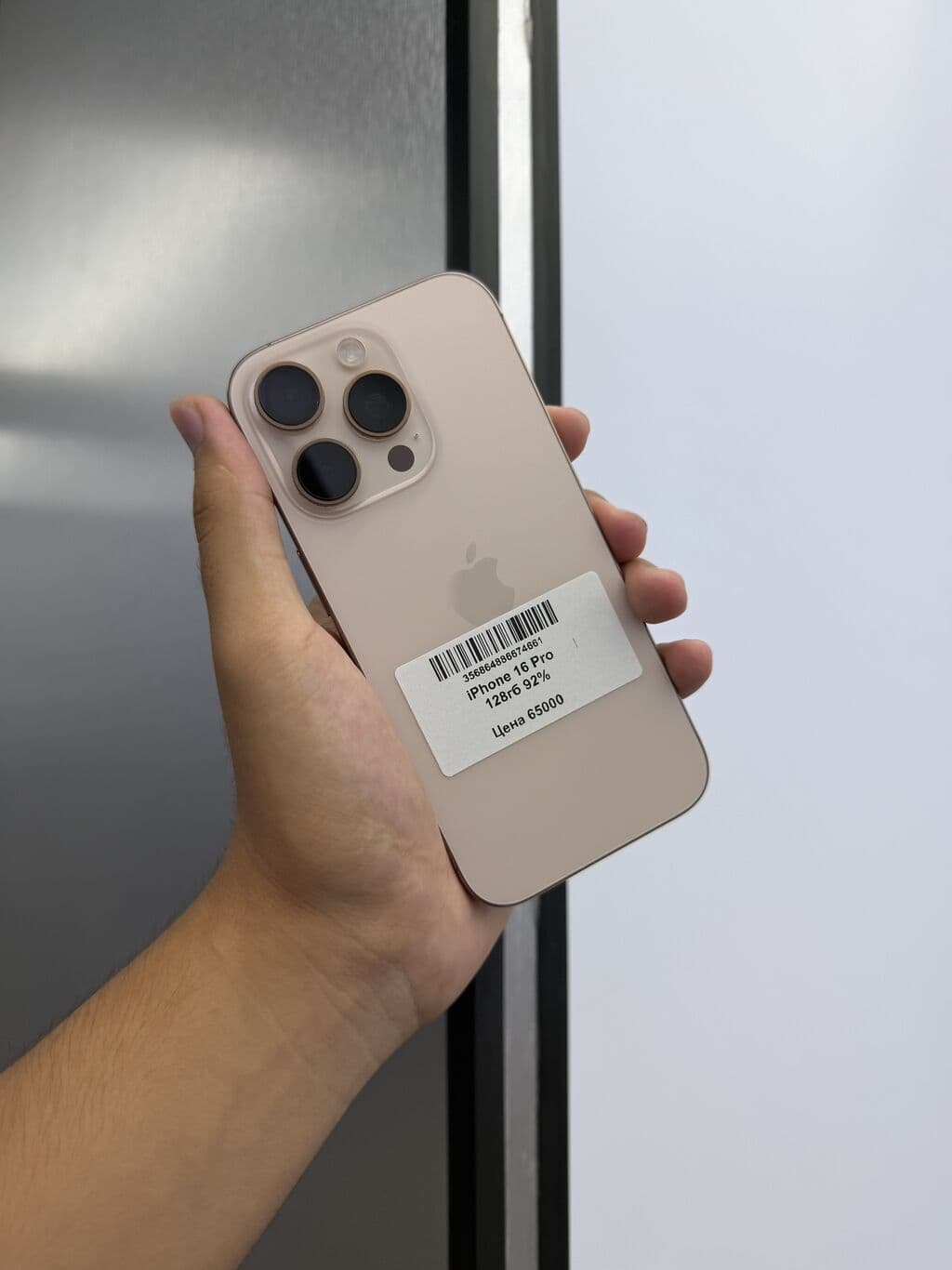 IPhone 16 Pro, Б/у, 128 ГБ, Desert Titanium, Защитное стекло, Чехол, В рассрочку, 92 %