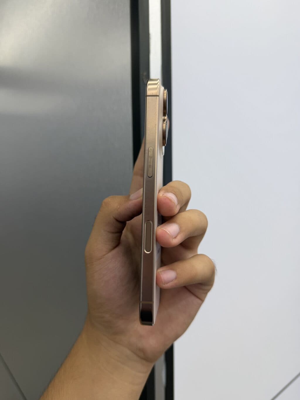 IPhone 16 Pro, Б/у, 128 ГБ, Desert Titanium, Защитное стекло, Чехол, В рассрочку, 92 % 4 из 5
