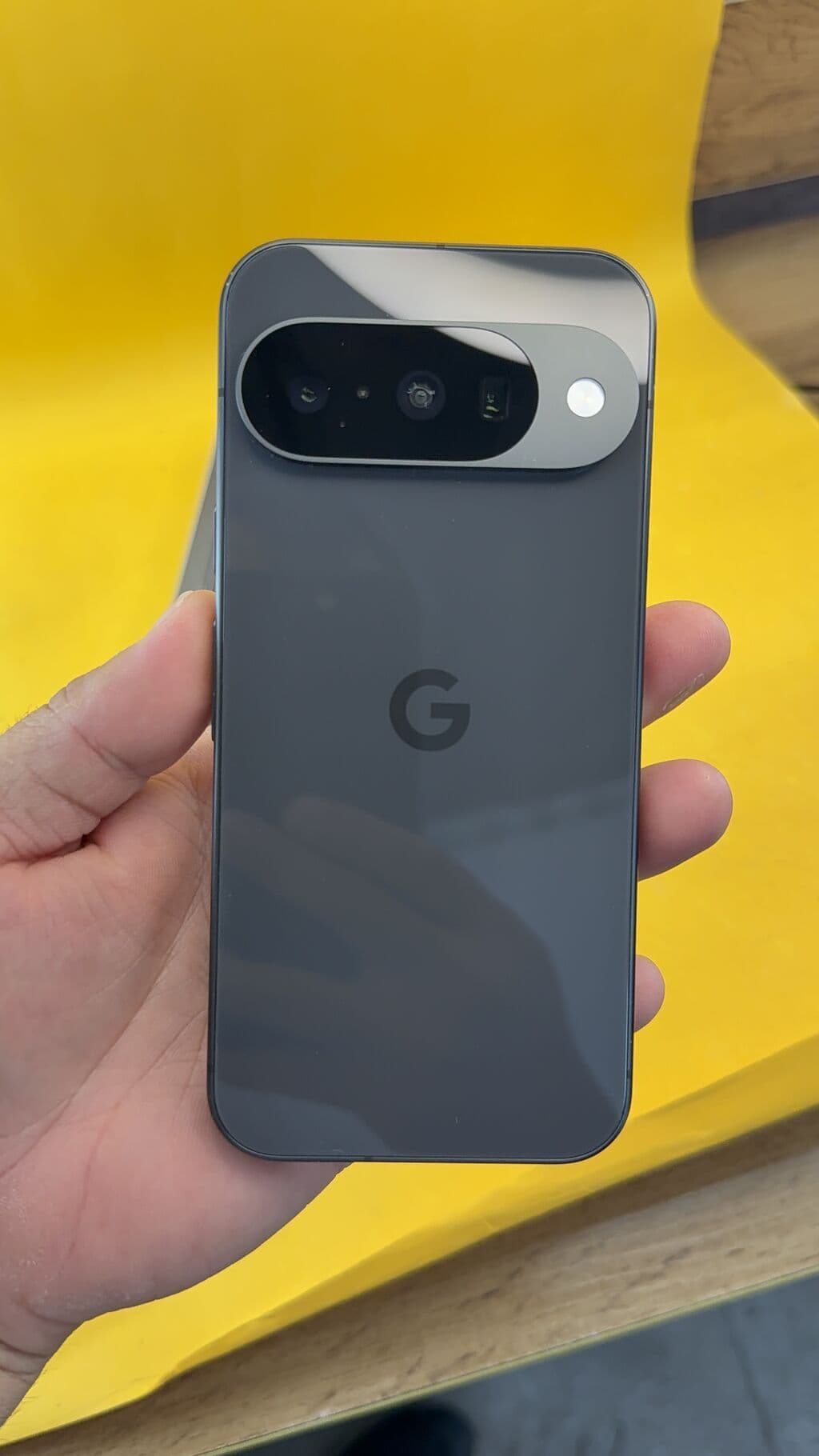 Google Pixel 10, Б/у, 128 ГБ, 1 SIM, eSIM 13 из 16