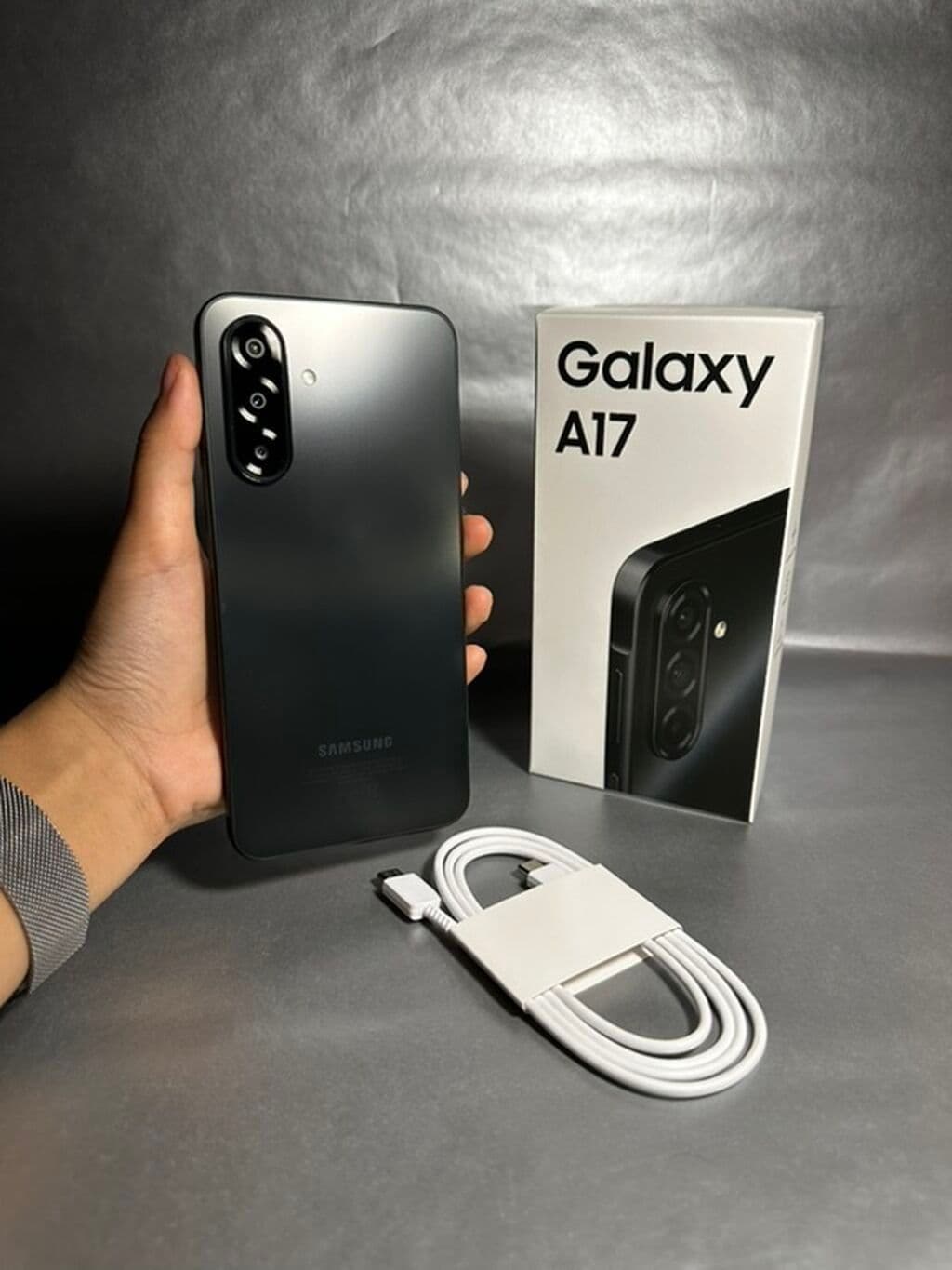 Samsung Galaxy A7, Новый, цвет - Черный, В рассрочку 1 из 8