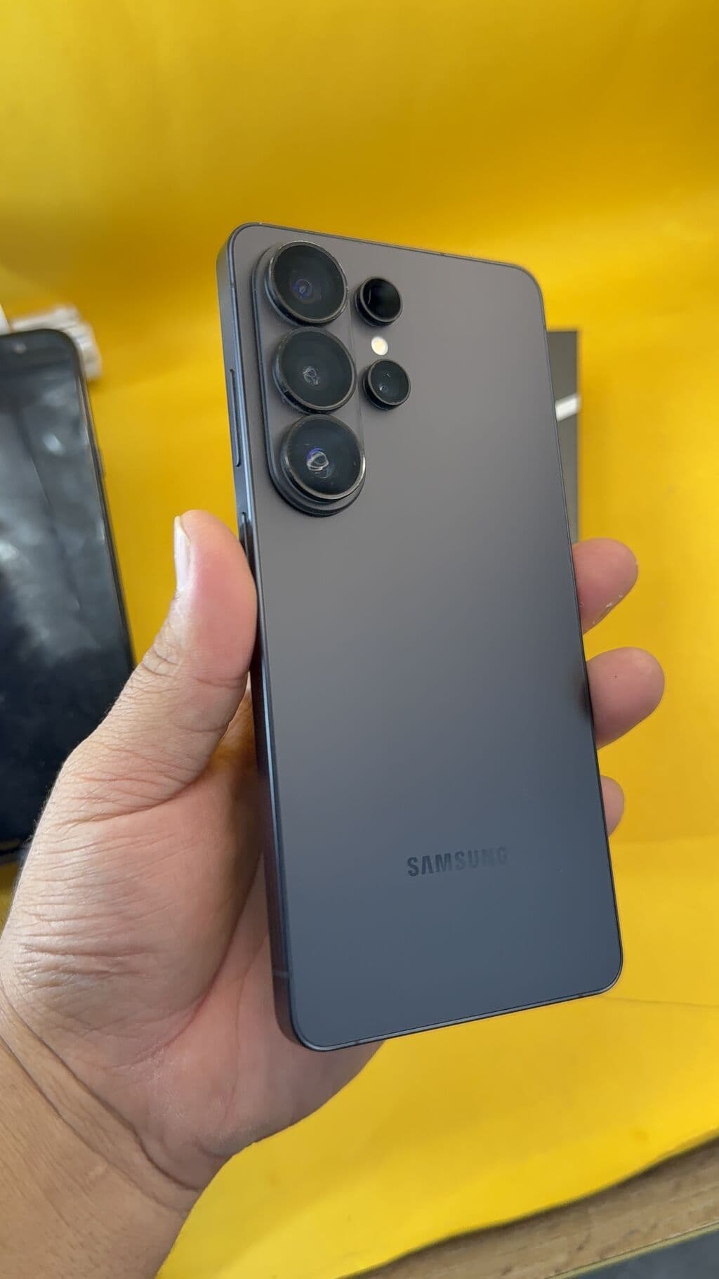 Samsung Galaxy S26 Ultra, Б/у, 512 ГБ, 1 SIM, eSIM 1 из 16