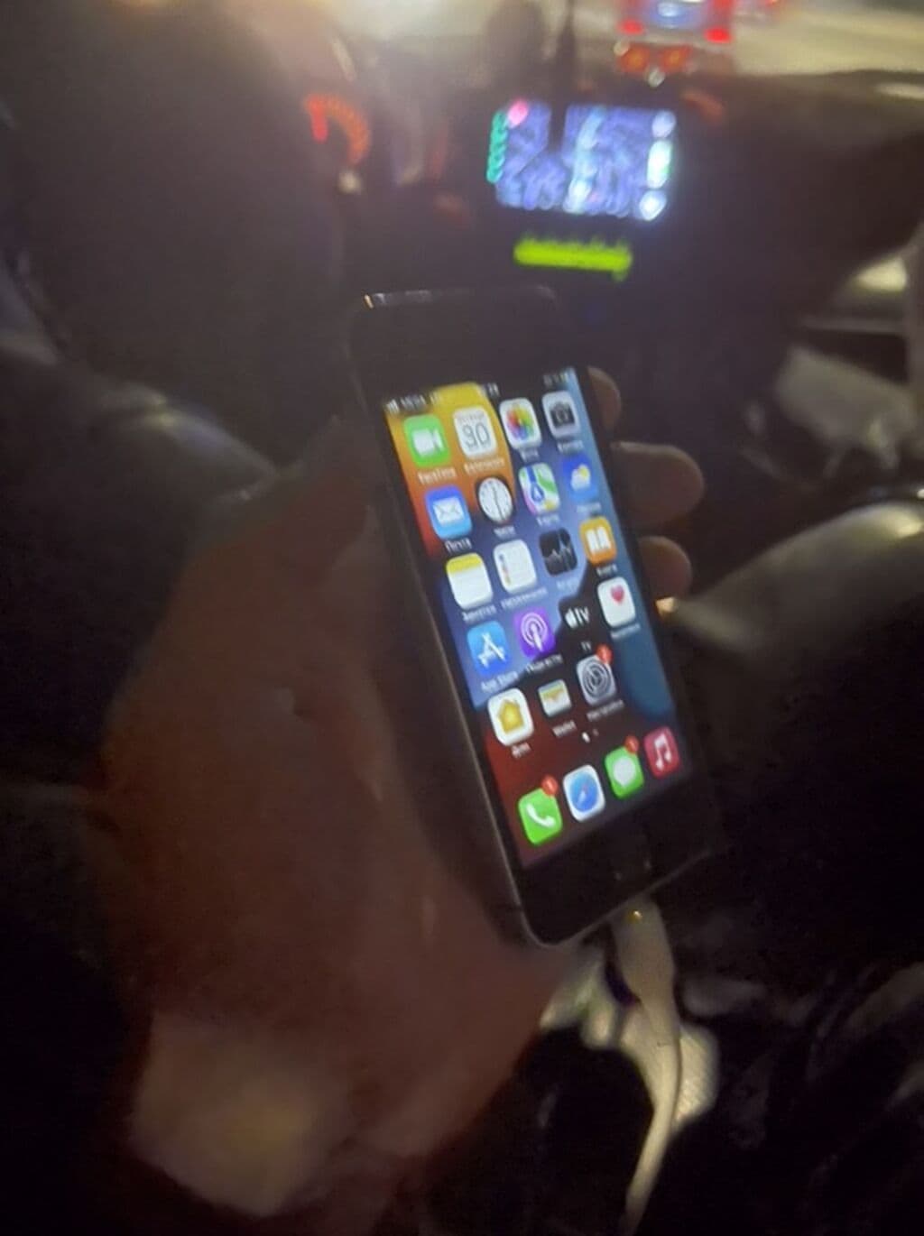 IPhone SE, Б/у, 32 ГБ, Серебристый, Кабель, 65 % 4 из 7