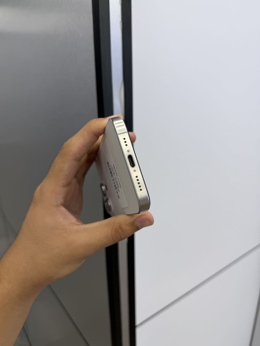 IPhone 15 Pro, Б/у, 256 ГБ, White Titanium, Коробка, В рассрочку, 86 % 4 из 5