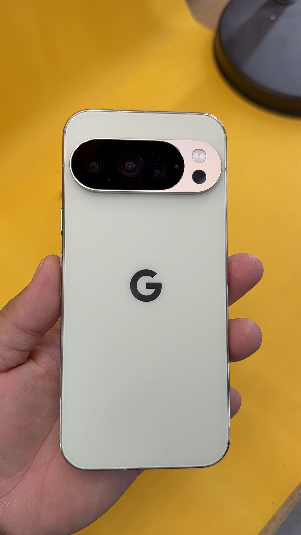 Google Pixel 10 Pro, Б/у, 256 ГБ, 1 SIM, eSIM