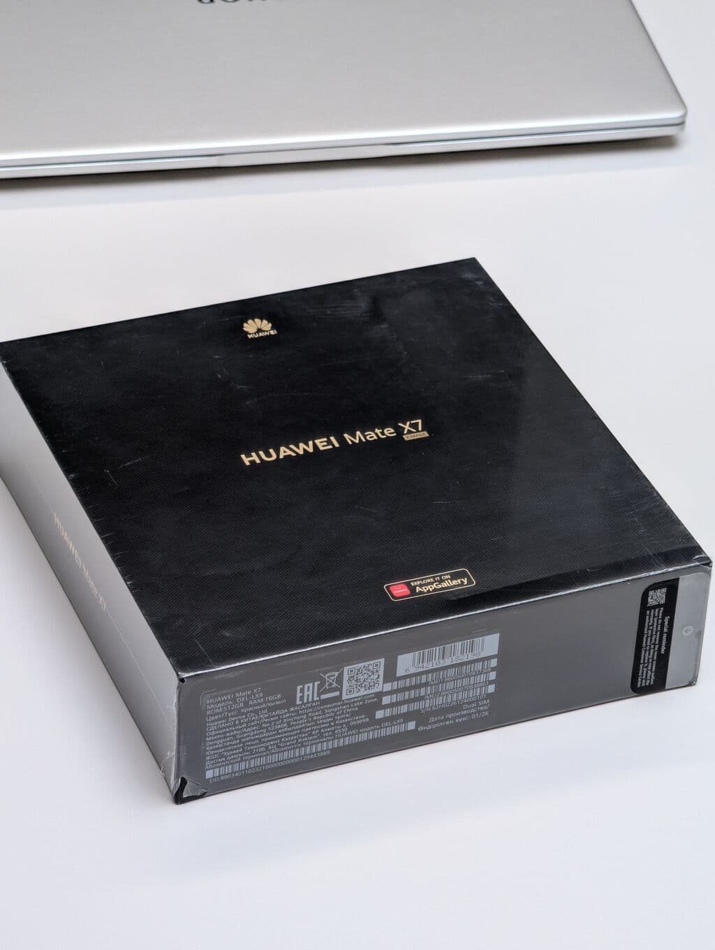 Huawei Mate X6, Новый, 512 ГБ, цвет - Красный, 2 SIM