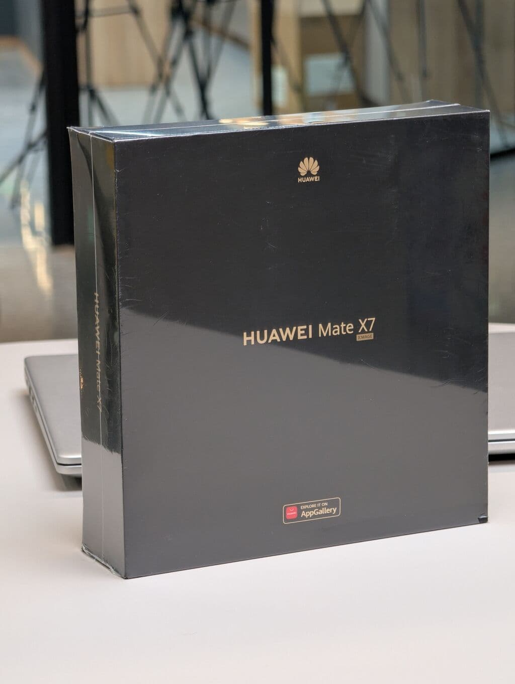Huawei Mate X6, Новый, 512 ГБ, цвет - Красный, 2 SIM 2 из 3
